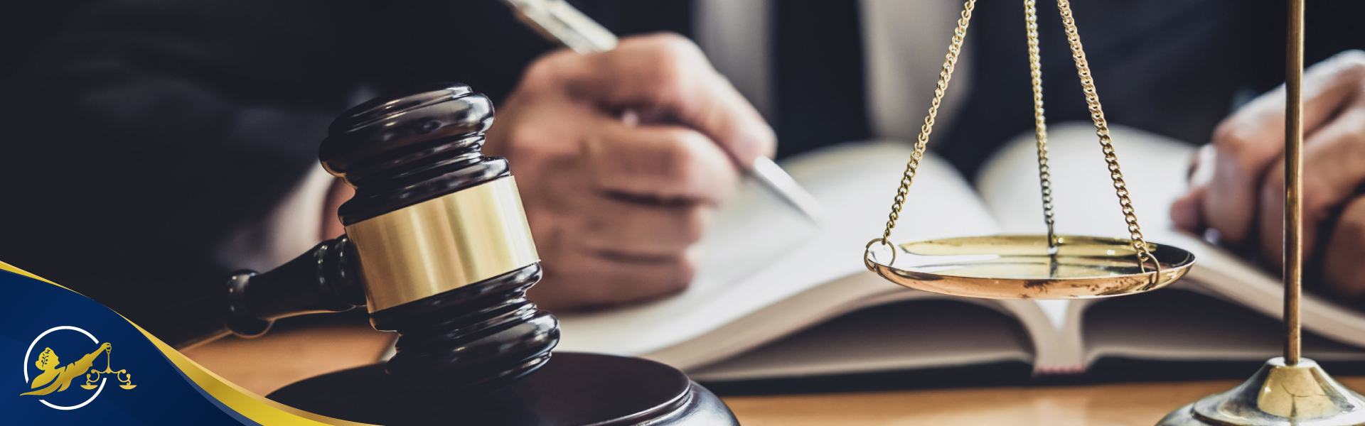 LOS ABOGADOS COMO COLABORADORES DE LA ADMINISTRACIÓN DE JUSTICIA thumbnail